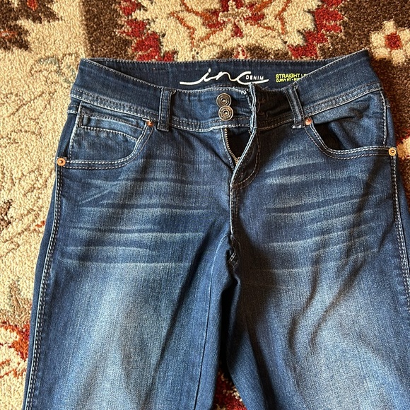 INC INTERNATIONAL CONCEPTS STRAIGHT LEG CURVY FIT- SHORT JEANS - Picture 2 of 6